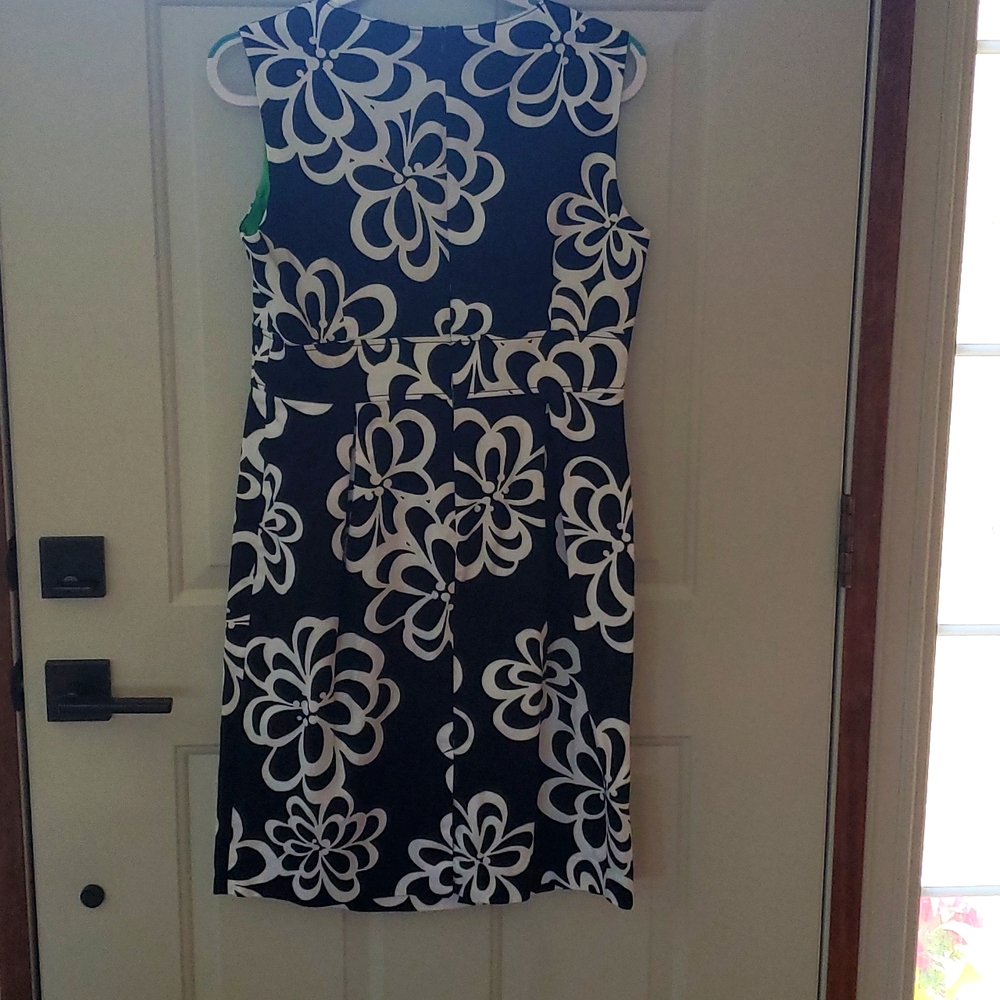 Dress - Picture 2 of 9